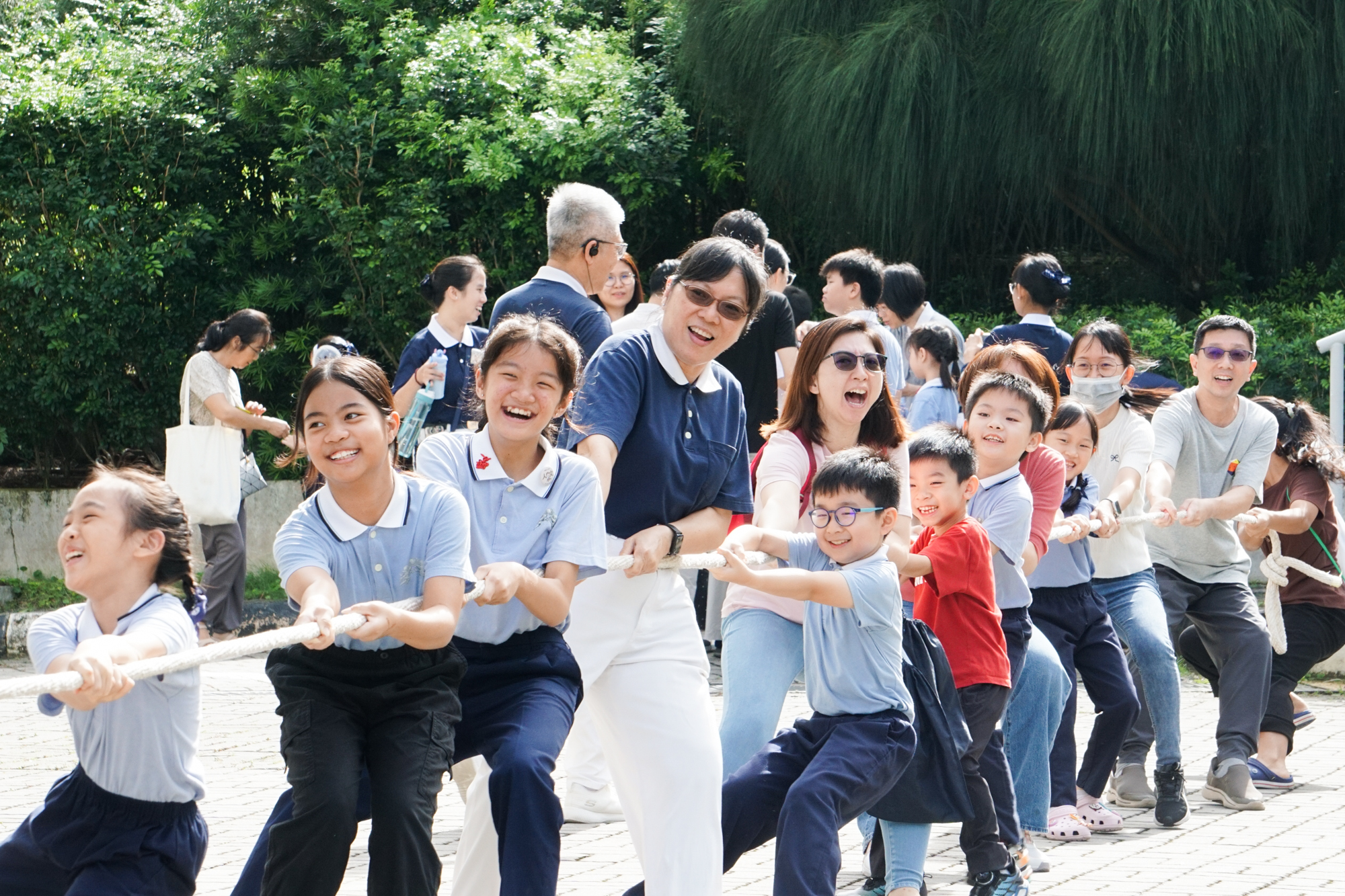 Parents and Children Bond Through Joyful Moments While Nurturing Kind Hearts 