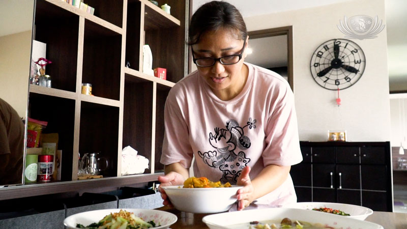 Overcoming Challenges of Adopting a Vegetarian Diet with Determination 